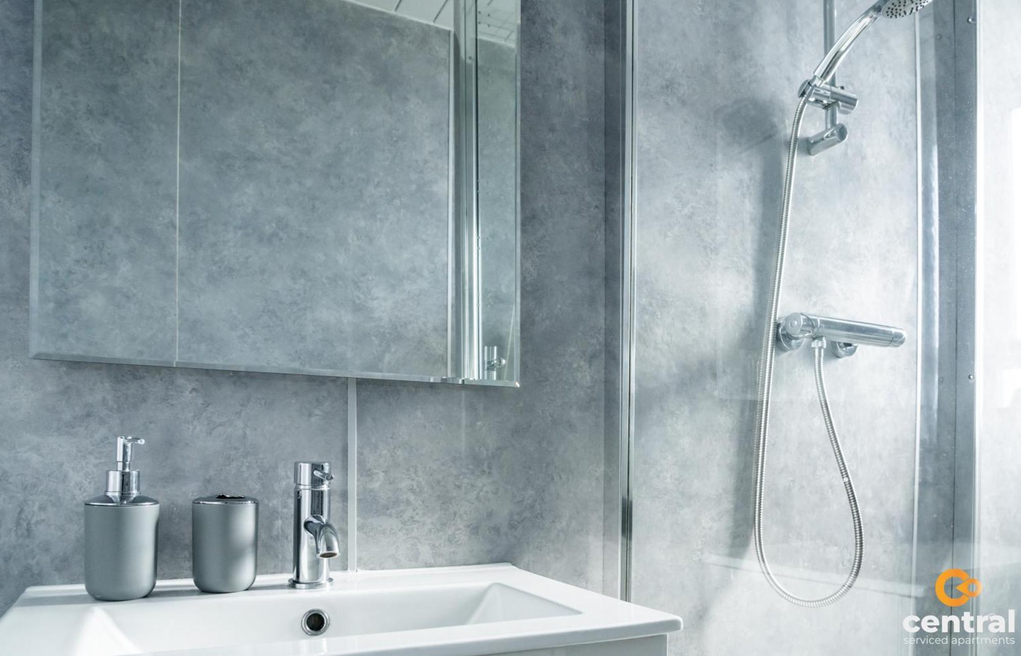 Central Serviced Apartments - 2 Bedroom - Free Street Parking - Fast Wifi - Smart Tvs In All Rooms - Ground Level - Family Neighbourhood - 3 X Double Beds - Heating 24-7 - Trade Stays - Weekly & Monthly Offers Dundee Kültér fotó