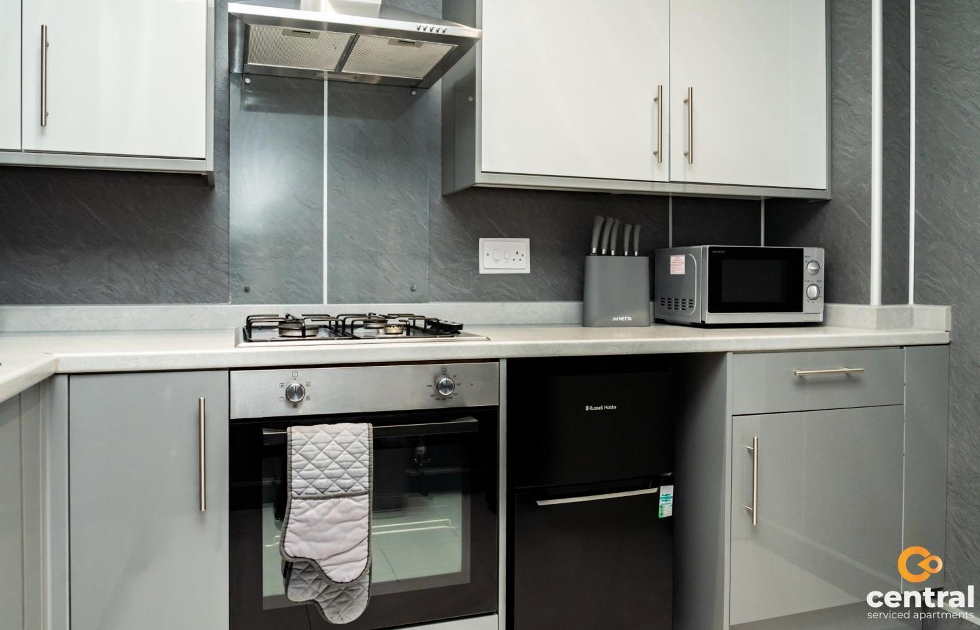Central Serviced Apartments - 2 Bedroom - Free Street Parking - Fast Wifi - Smart Tvs In All Rooms - Ground Level - Family Neighbourhood - 3 X Double Beds - Heating 24-7 - Trade Stays - Weekly & Monthly Offers Dundee Kültér fotó