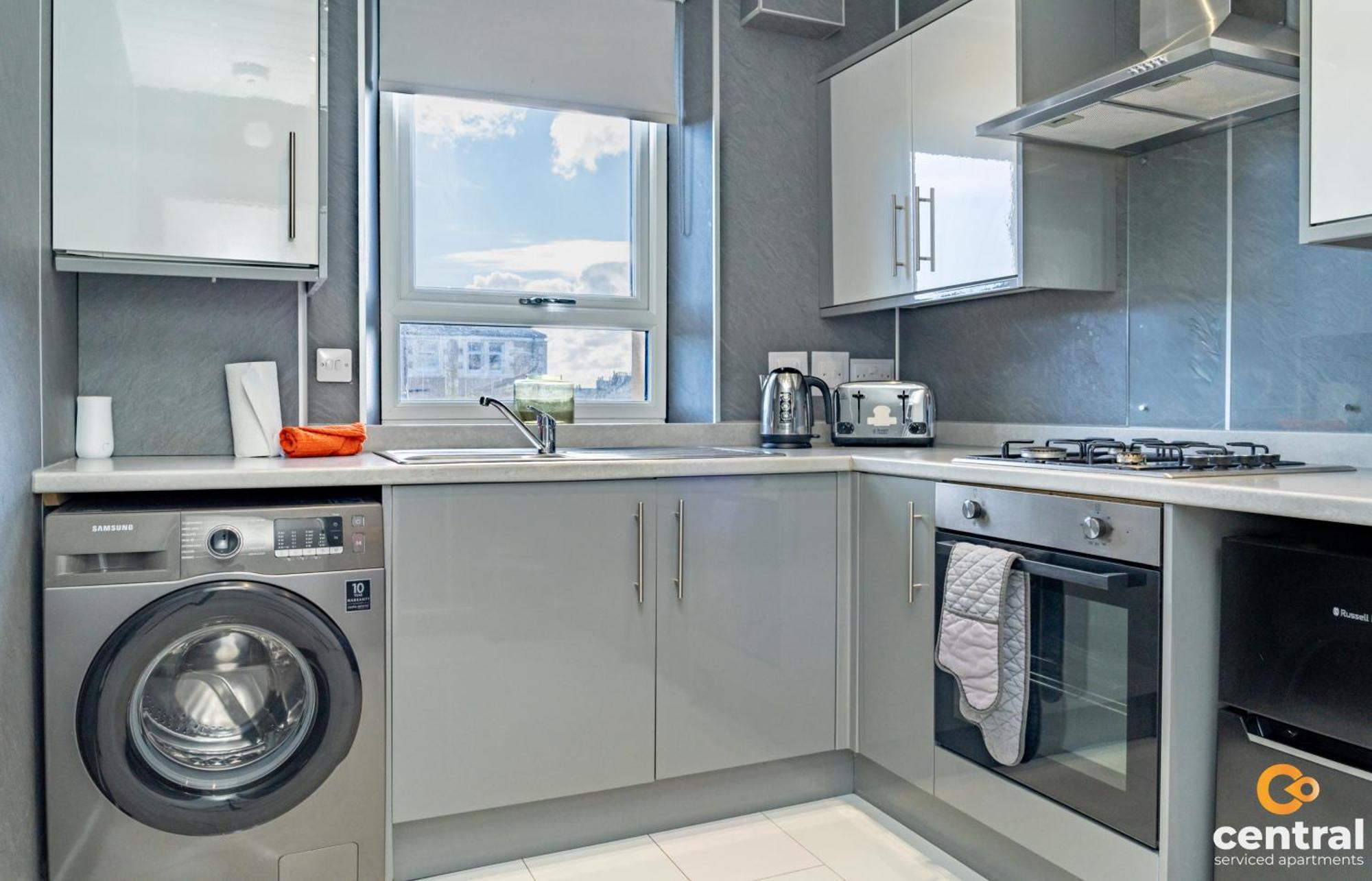Central Serviced Apartments - 2 Bedroom - Free Street Parking - Fast Wifi - Smart Tvs In All Rooms - Ground Level - Family Neighbourhood - 3 X Double Beds - Heating 24-7 - Trade Stays - Weekly & Monthly Offers Dundee Kültér fotó