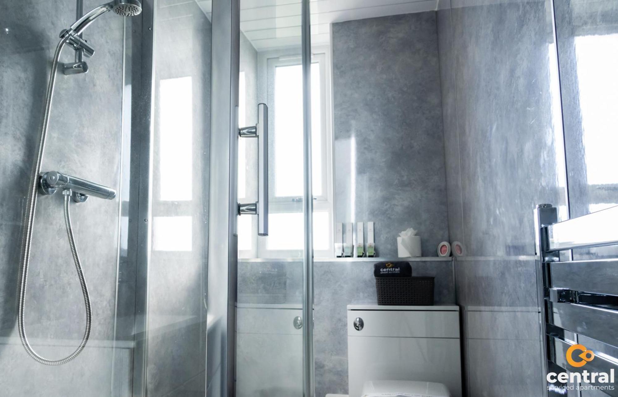 Central Serviced Apartments - 2 Bedroom - Free Street Parking - Fast Wifi - Smart Tvs In All Rooms - Ground Level - Family Neighbourhood - 3 X Double Beds - Heating 24-7 - Trade Stays - Weekly & Monthly Offers Dundee Kültér fotó