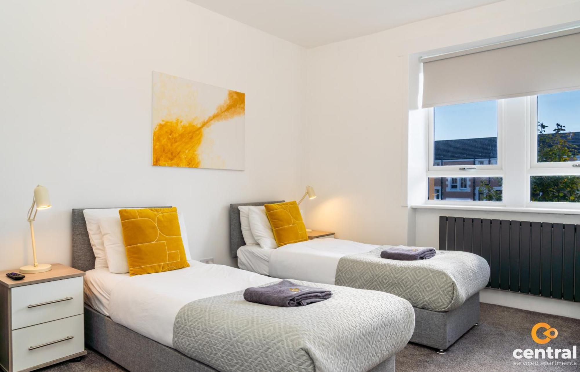 Central Serviced Apartments - 2 Bedroom - Free Street Parking - Fast Wifi - Smart Tvs In All Rooms - Ground Level - Family Neighbourhood - 3 X Double Beds - Heating 24-7 - Trade Stays - Weekly & Monthly Offers Dundee Kültér fotó