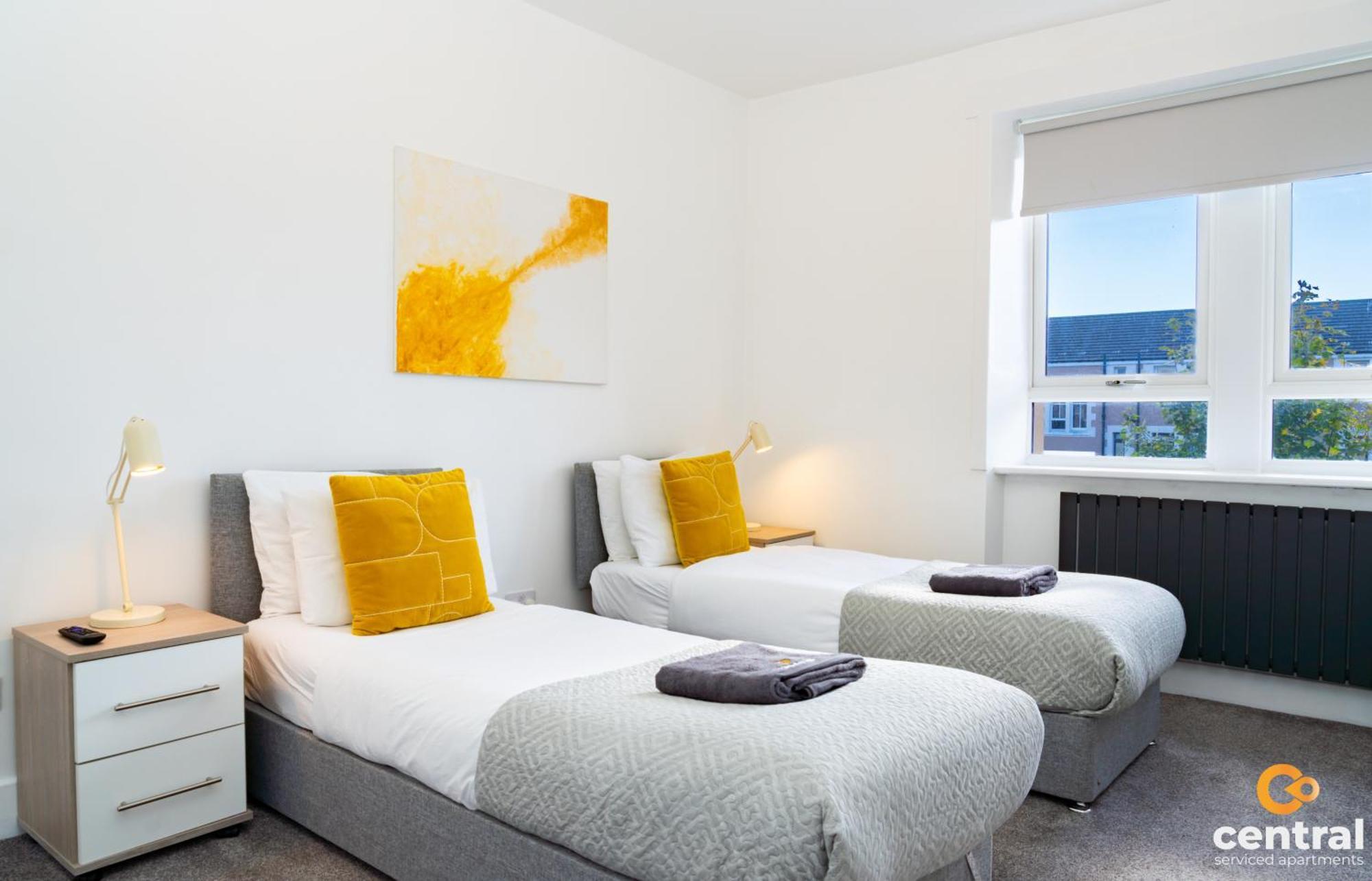 Central Serviced Apartments - 2 Bedroom - Free Street Parking - Fast Wifi - Smart Tvs In All Rooms - Ground Level - Family Neighbourhood - 3 X Double Beds - Heating 24-7 - Trade Stays - Weekly & Monthly Offers Dundee Kültér fotó