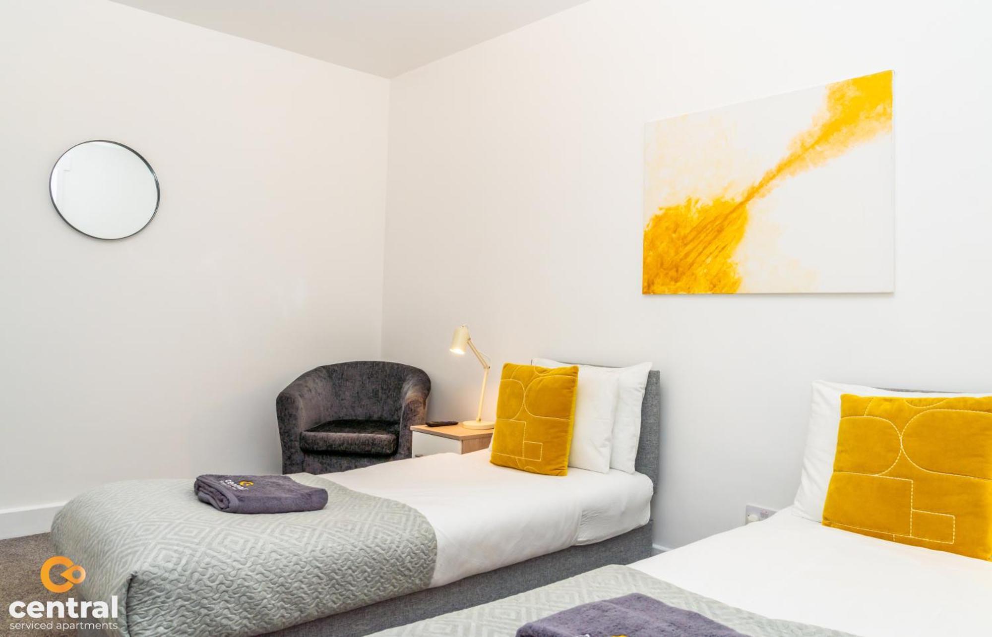 Central Serviced Apartments - 2 Bedroom - Free Street Parking - Fast Wifi - Smart Tvs In All Rooms - Ground Level - Family Neighbourhood - 3 X Double Beds - Heating 24-7 - Trade Stays - Weekly & Monthly Offers Dundee Kültér fotó
