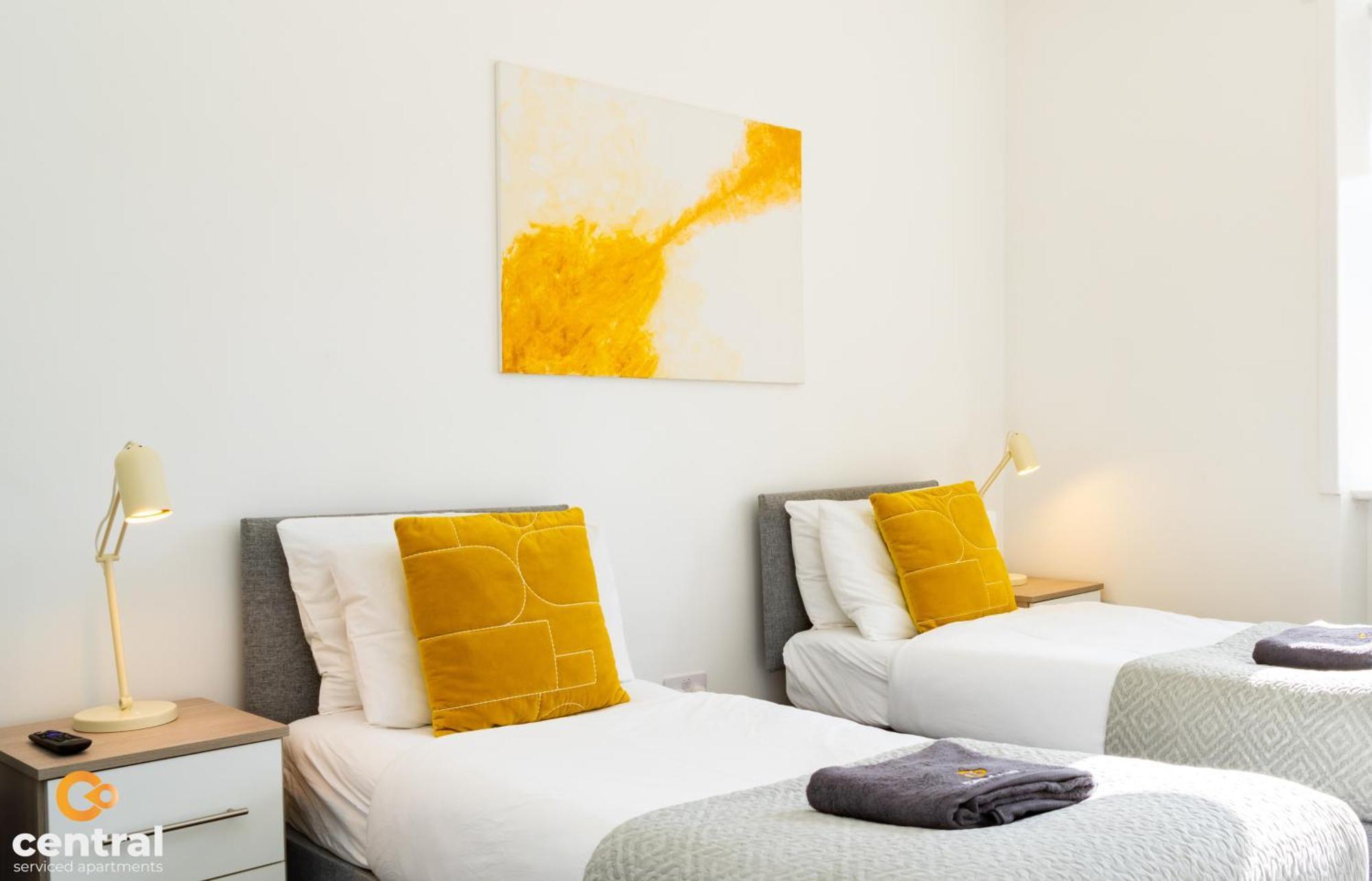 Central Serviced Apartments - 2 Bedroom - Free Street Parking - Fast Wifi - Smart Tvs In All Rooms - Ground Level - Family Neighbourhood - 3 X Double Beds - Heating 24-7 - Trade Stays - Weekly & Monthly Offers Dundee Kültér fotó