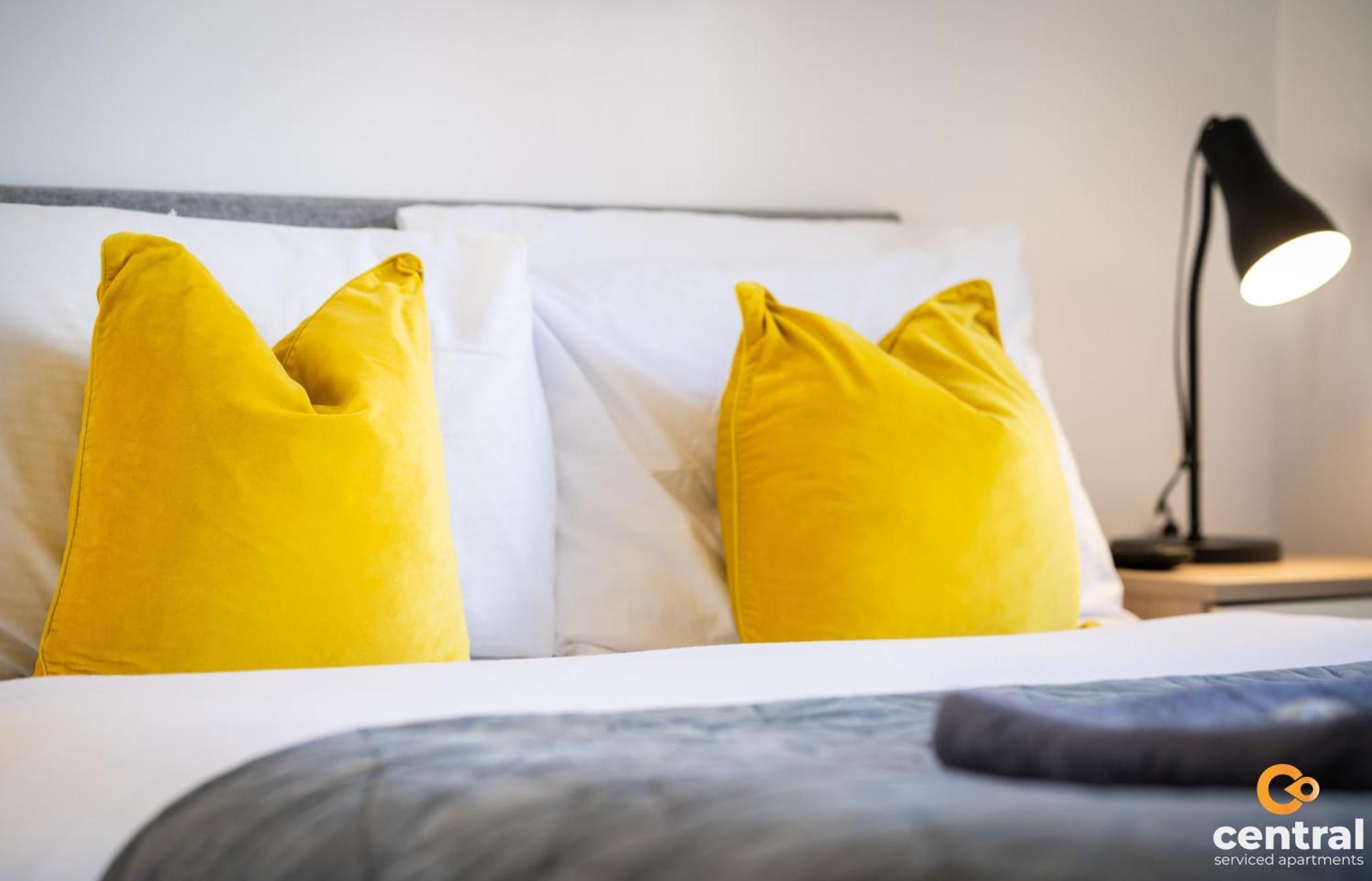 Central Serviced Apartments - 2 Bedroom - Free Street Parking - Fast Wifi - Smart Tvs In All Rooms - Ground Level - Family Neighbourhood - 3 X Double Beds - Heating 24-7 - Trade Stays - Weekly & Monthly Offers Dundee Kültér fotó