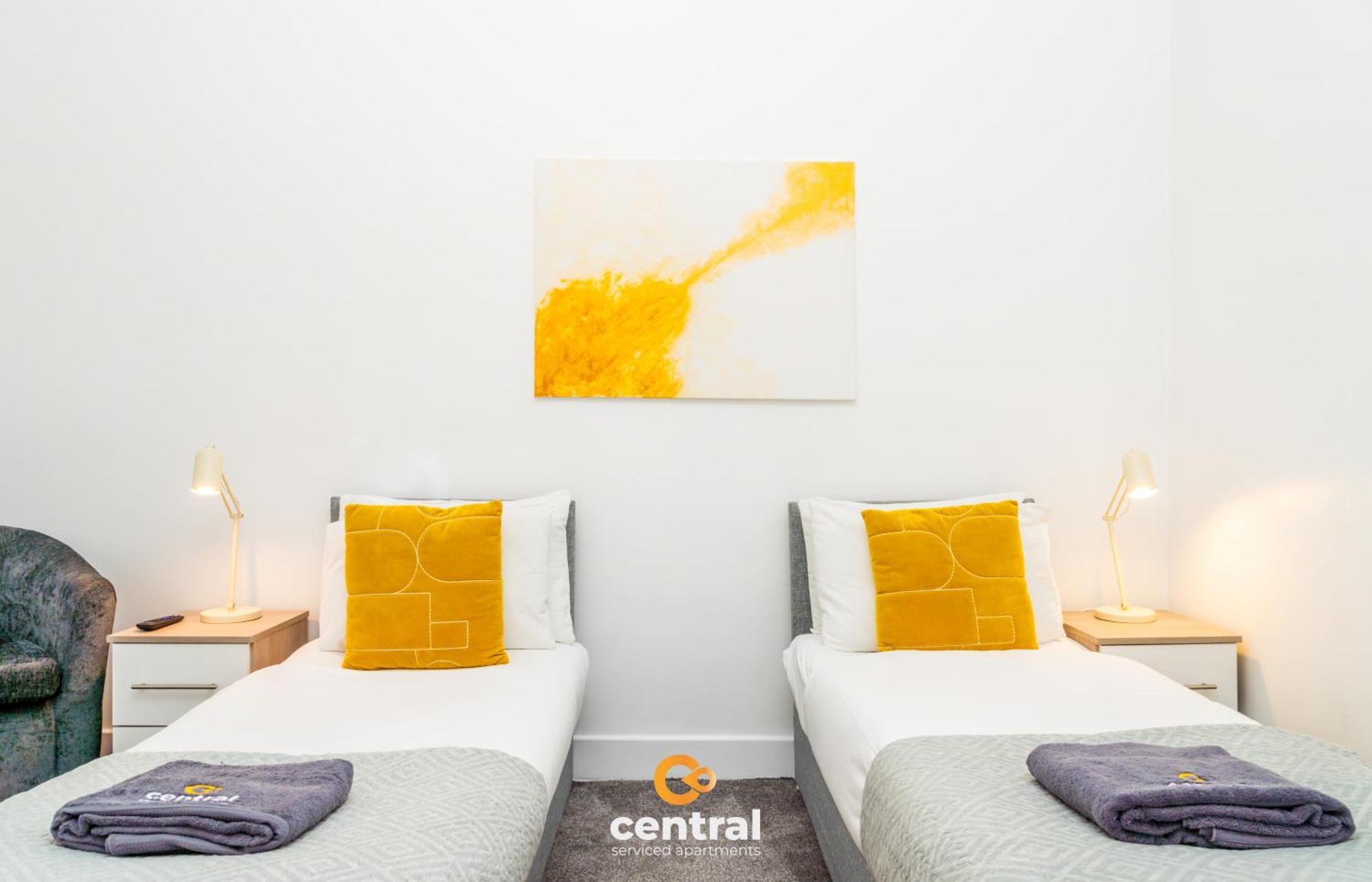 Central Serviced Apartments - 2 Bedroom - Free Street Parking - Fast Wifi - Smart Tvs In All Rooms - Ground Level - Family Neighbourhood - 3 X Double Beds - Heating 24-7 - Trade Stays - Weekly & Monthly Offers Dundee Kültér fotó